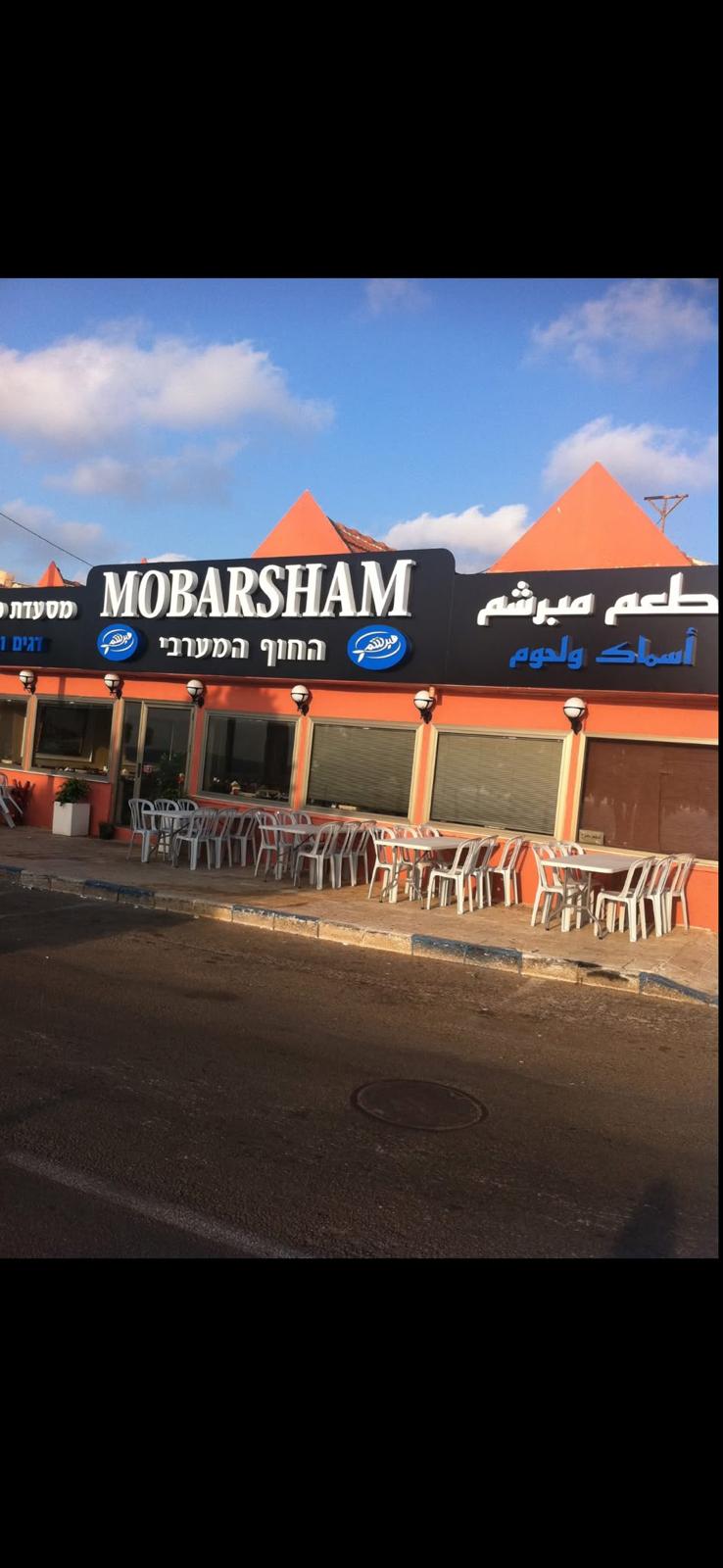 الأم والابن في قلب الحكاية